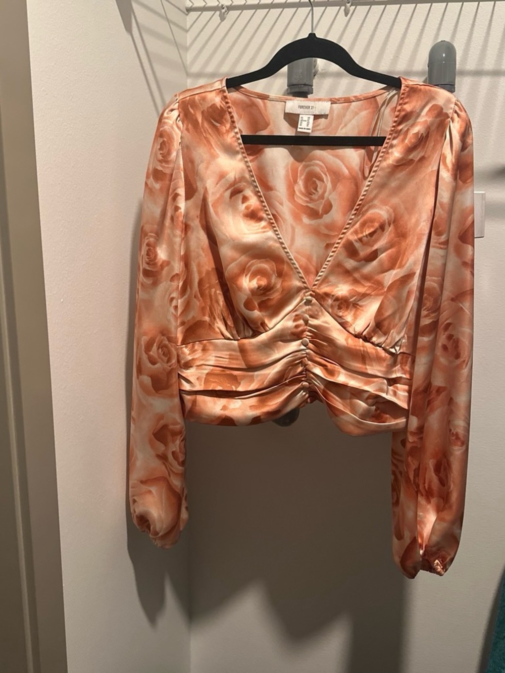 Forever 21 Peach Floral Satin Ruched V-Neck Cropped Long Sleeve Top